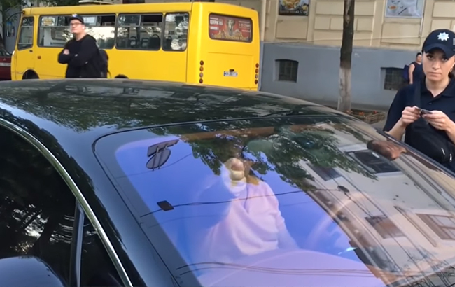 Намагався наїхати на журналістів: у Києві спіймали "автохама" на Bentley (відео)